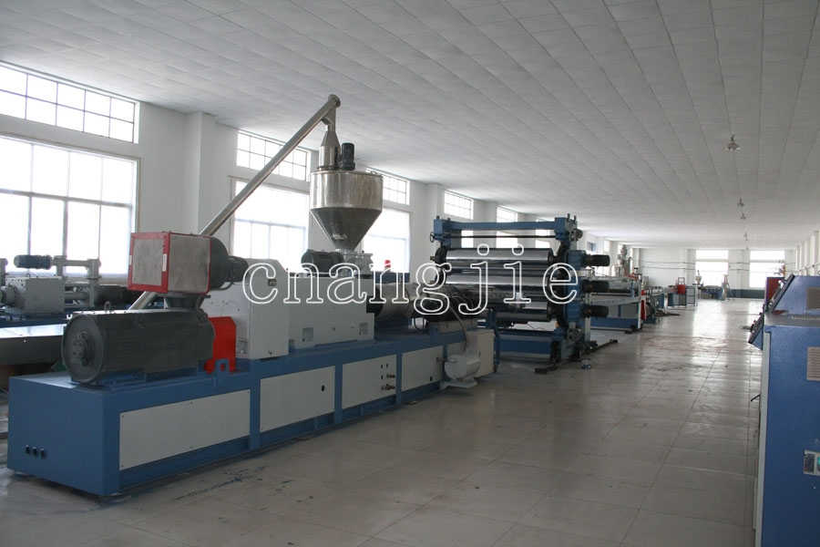 Der Produktionsprozess von Qingdao Longchangjie Machinery's Holzplastik-Bodenproduktionslinie